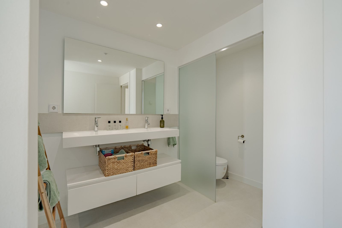 3 Bed Apartment for sale in Fuengirola Costa Del Sol, Málaga, Spain