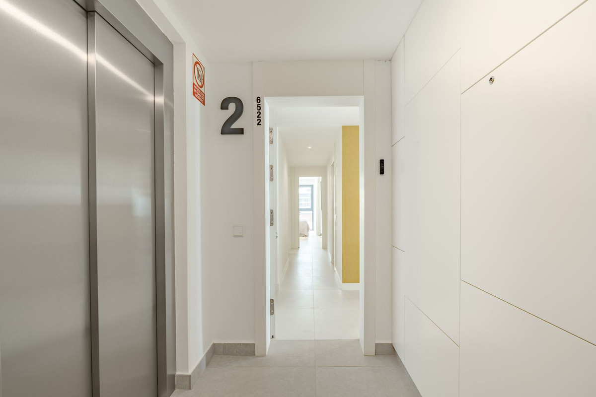 3 Bed Apartment for sale in Fuengirola Costa Del Sol, Málaga, Spain