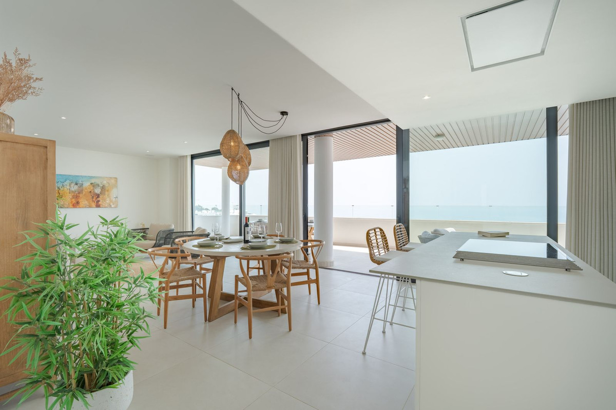 3 Bed Apartment for sale in Fuengirola Costa Del Sol, Málaga, Spain