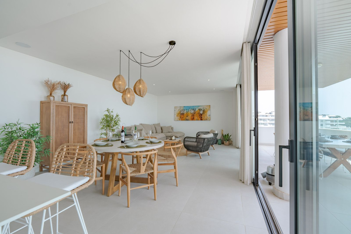 3 Bed Apartment for sale in Fuengirola Costa Del Sol, Málaga, Spain