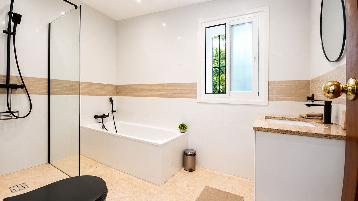 3 Bed Townhouse for sale in Las Chapas Costa Del Sol, Málaga, Spain