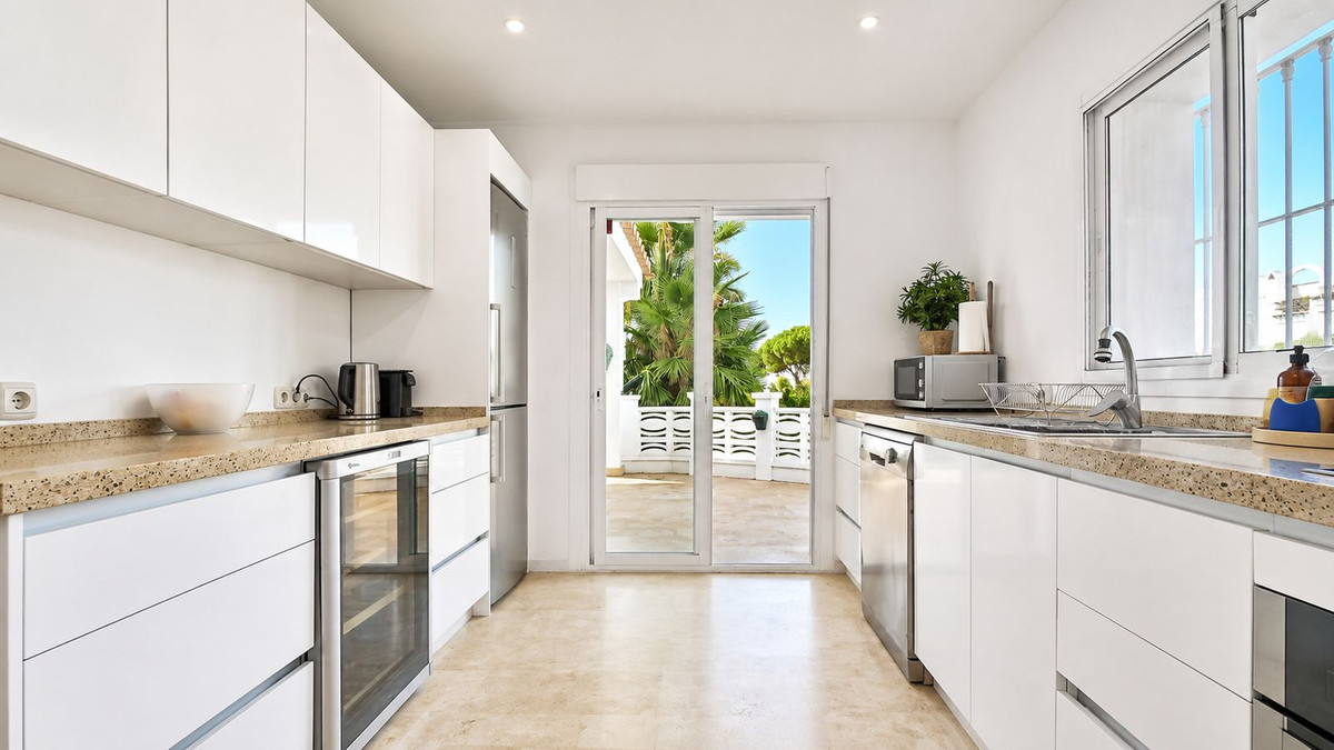 3 Bed Townhouse for sale in Las Chapas Costa Del Sol, Málaga, Spain