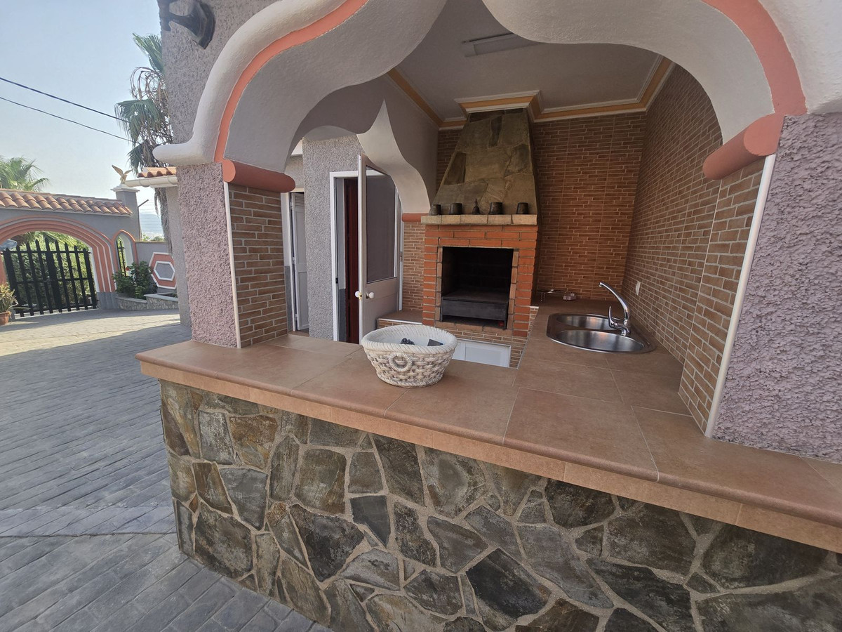 4 Bed Townhouse for sale in Estacion De Cartama Costa Del Sol, Málaga, Spain