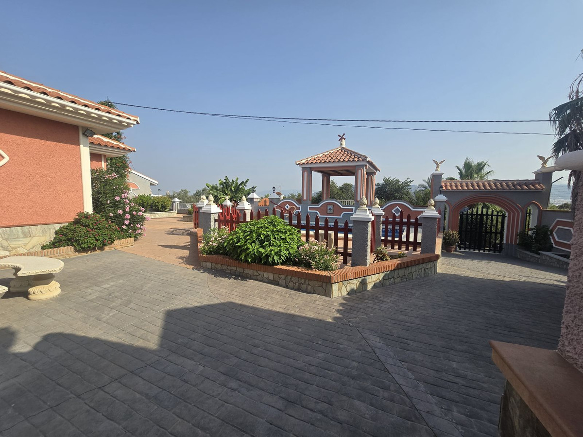 4 Bed Townhouse for sale in Estacion De Cartama Costa Del Sol, Málaga, Spain