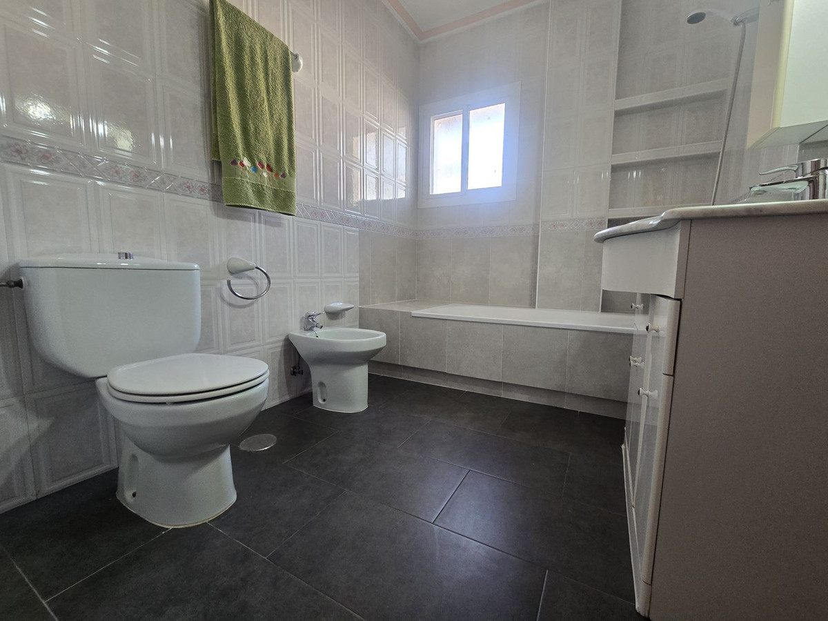 4 Bed Townhouse for sale in Estacion De Cartama Costa Del Sol, Málaga, Spain