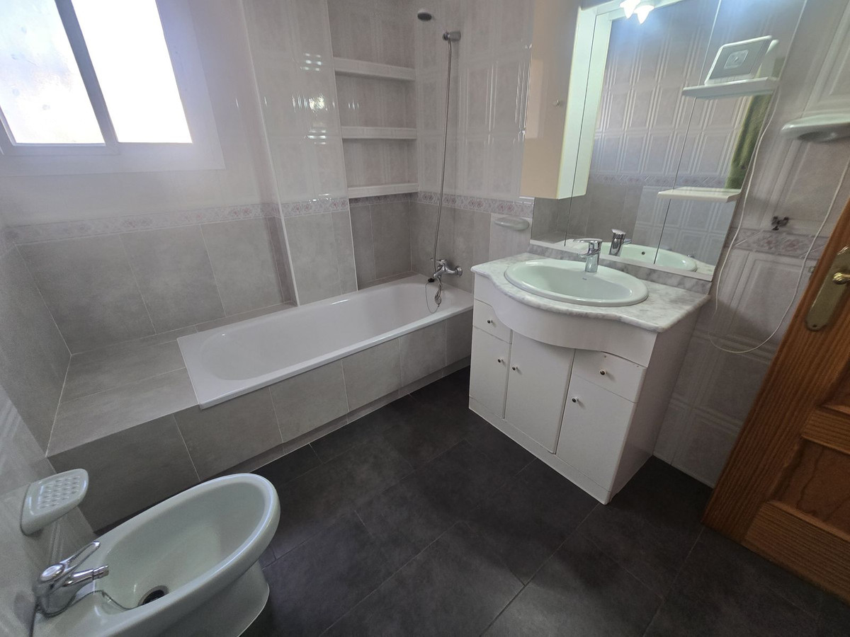 4 Bed Townhouse for sale in Estacion De Cartama Costa Del Sol, Málaga, Spain