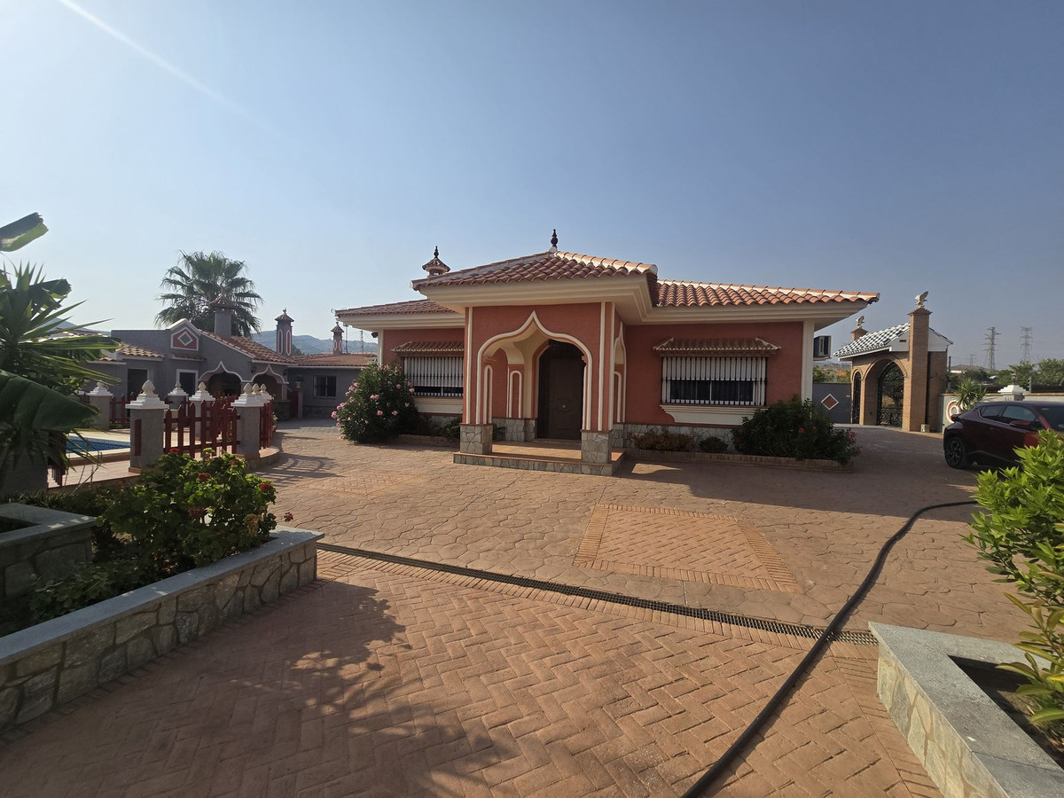 4 Bed Townhouse for sale in Estacion De Cartama Costa Del Sol, Málaga, Spain