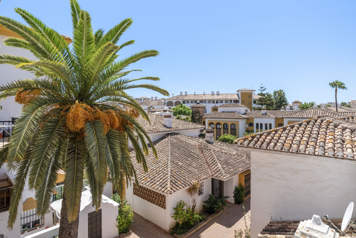 2 Bed Apartment for sale in Fuengirola Costa Del Sol, Málaga, Spain