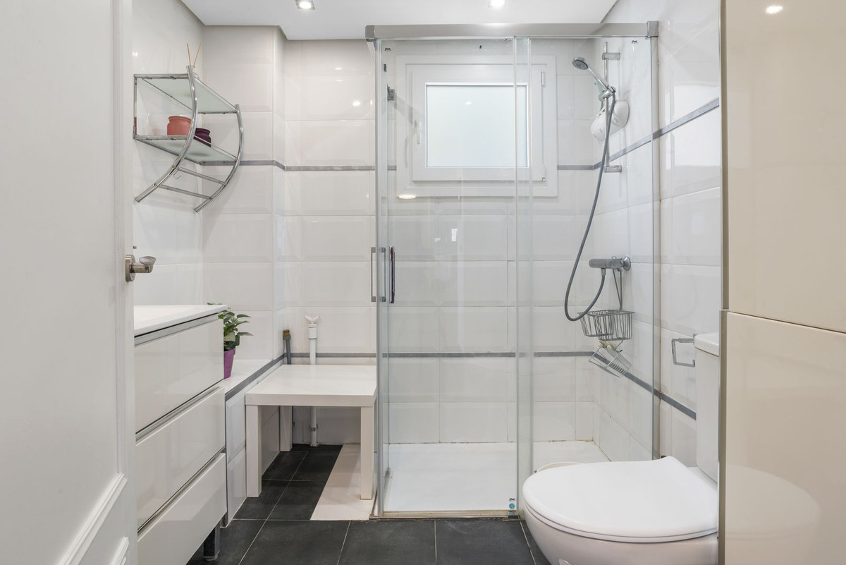 2 Bed Apartment for sale in Fuengirola Costa Del Sol, Málaga, Spain
