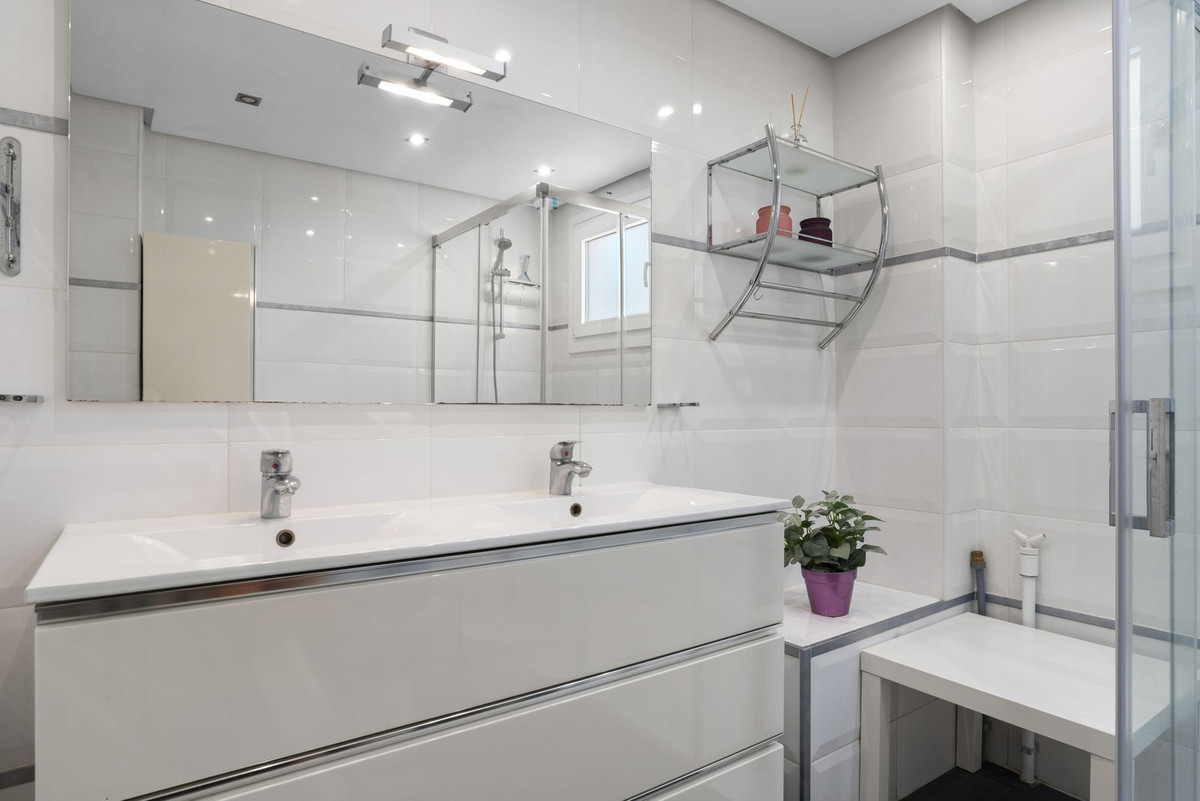 2 Bed Apartment for sale in Fuengirola Costa Del Sol, Málaga, Spain