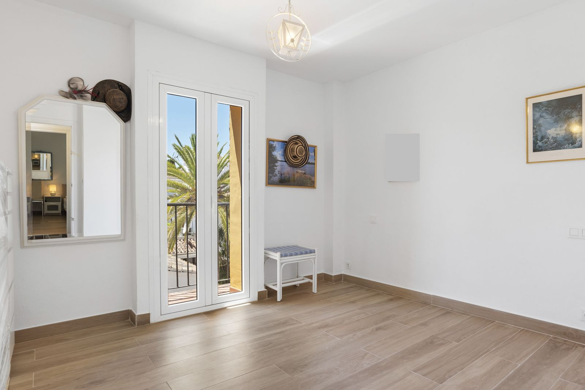 2 Bed Apartment for sale in Fuengirola Costa Del Sol, Málaga, Spain