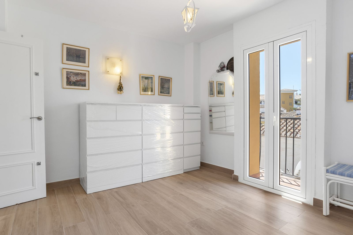 2 Bed Apartment for sale in Fuengirola Costa Del Sol, Málaga, Spain