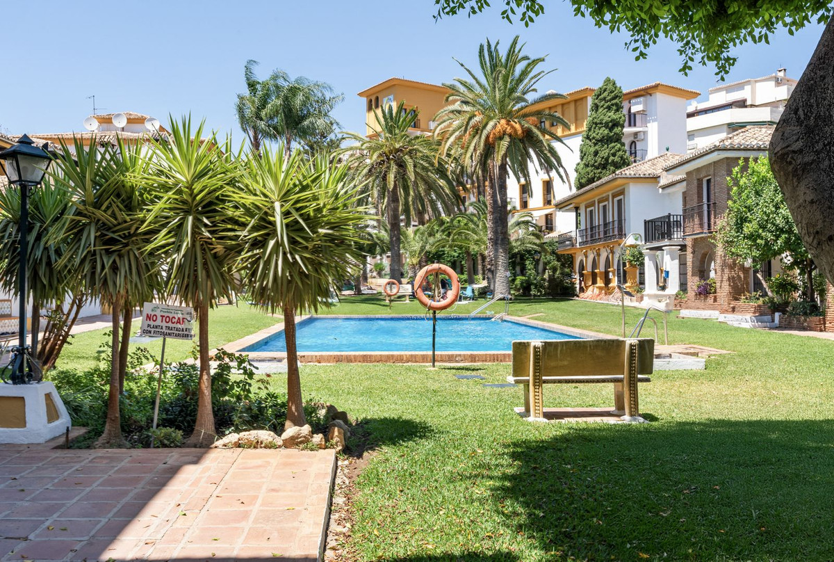 2 Bed Apartment for sale in Fuengirola Costa Del Sol, Málaga, Spain