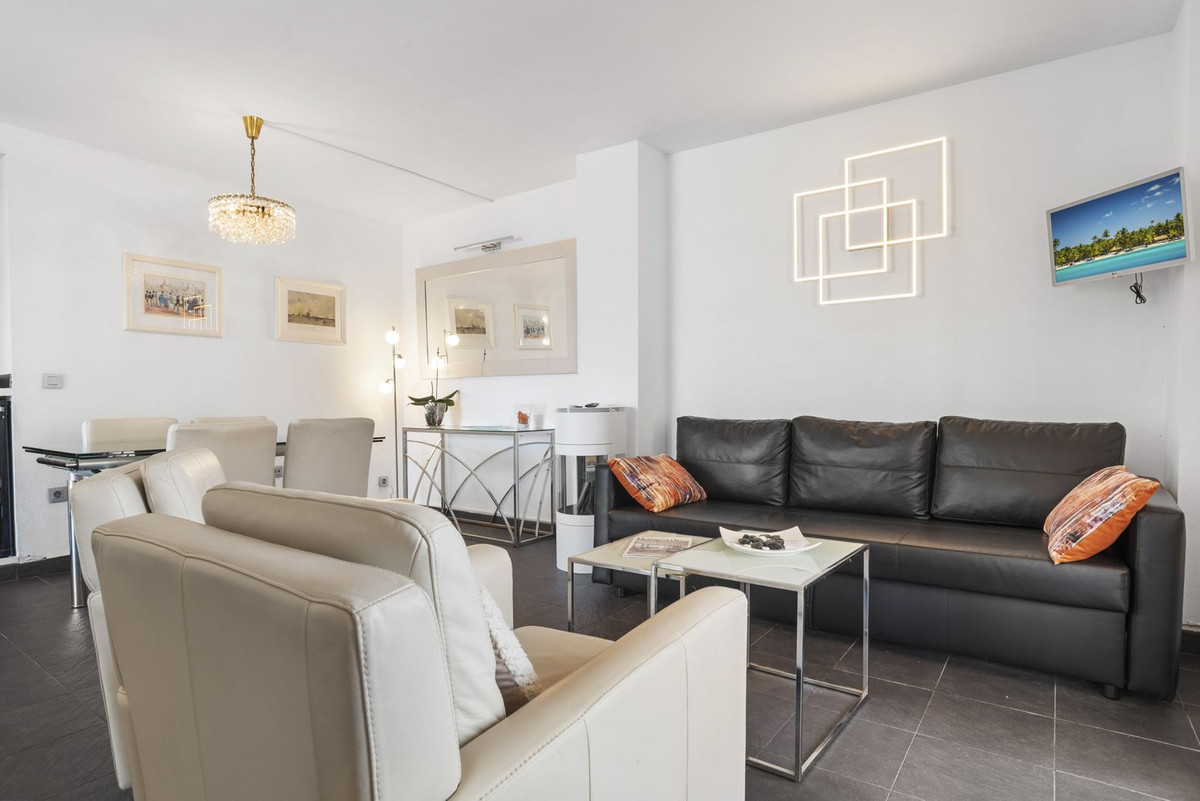 2 Bed Apartment for sale in Fuengirola Costa Del Sol, Málaga, Spain