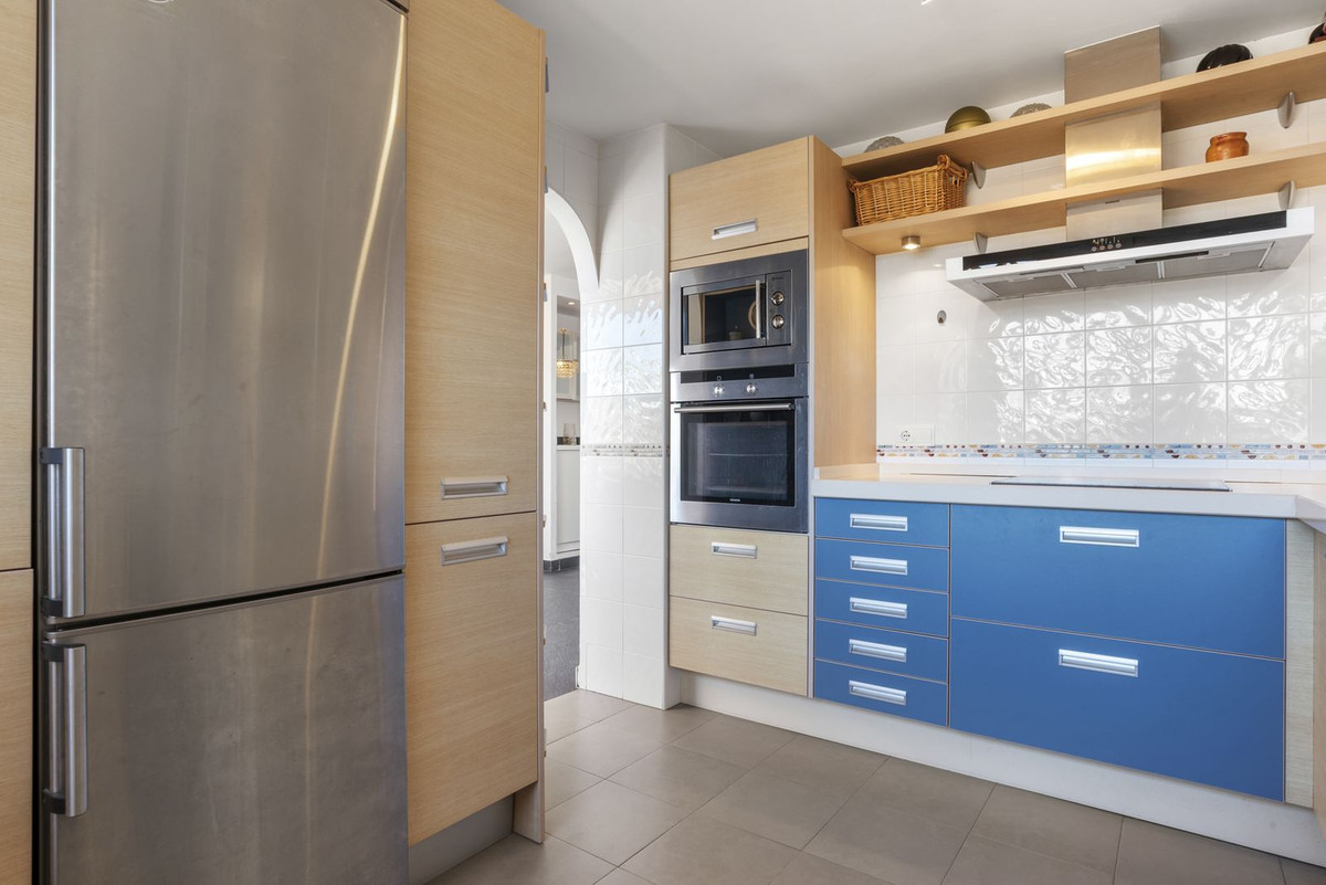 2 Bed Apartment for sale in Fuengirola Costa Del Sol, Málaga, Spain