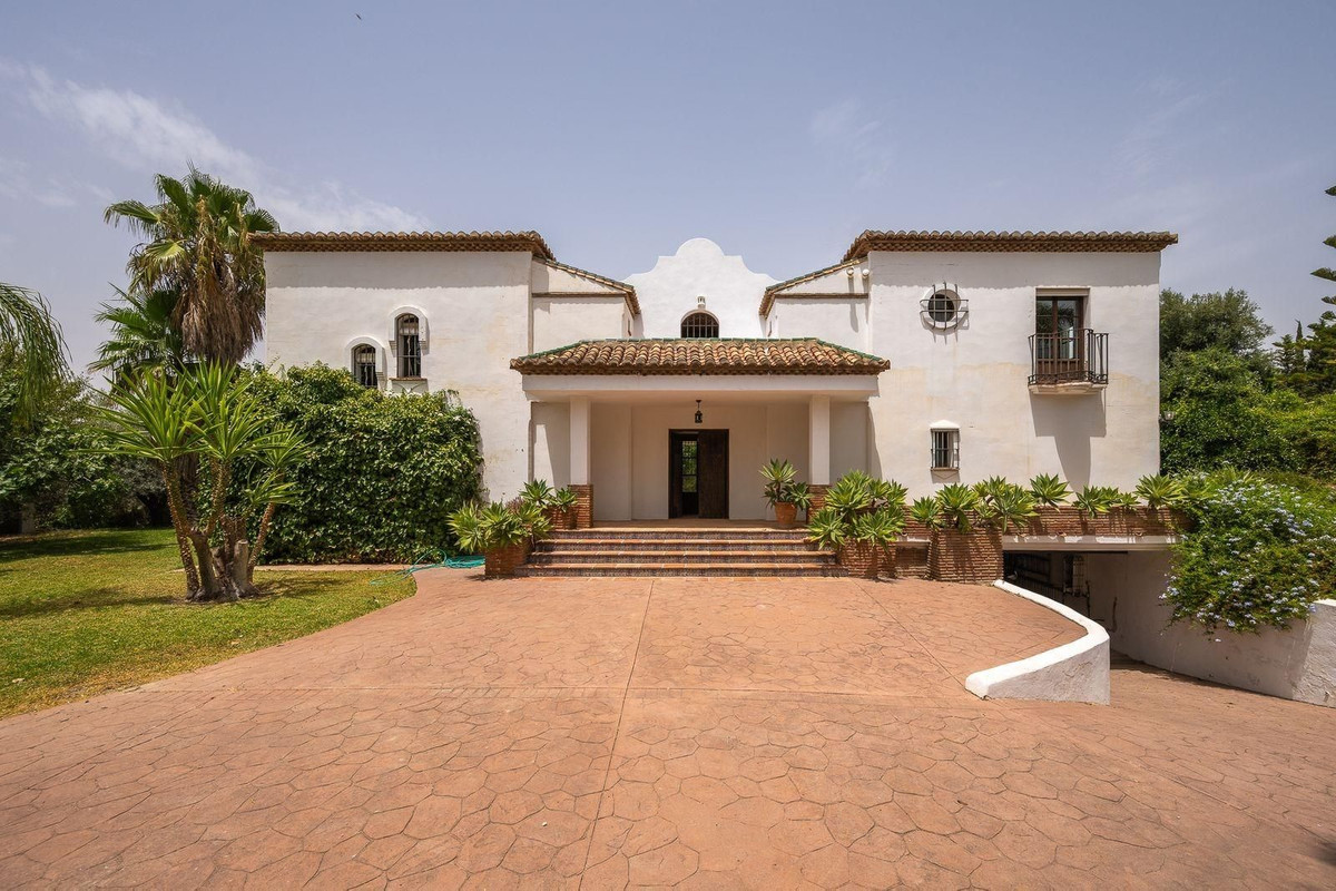 6 Bed Townhouse for sale in Alhaurín El Grande Costa Del Sol, Málaga, Spain