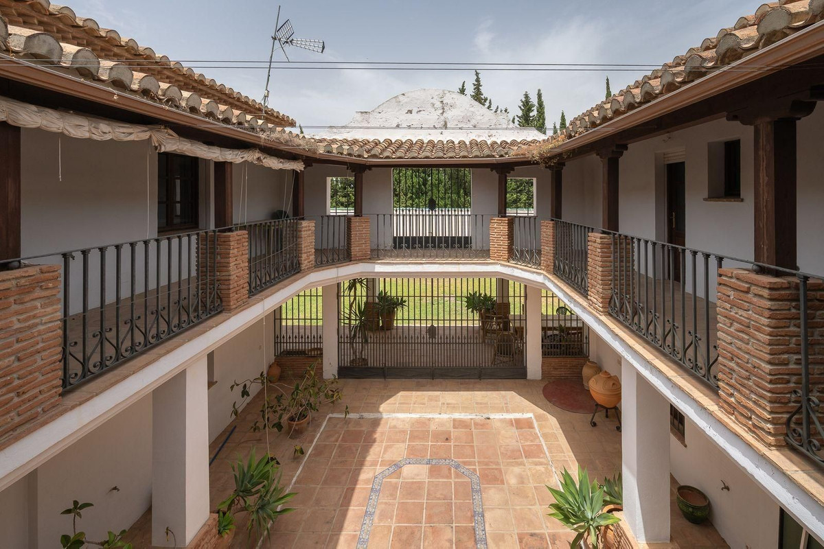 6 Bed Townhouse for sale in Alhaurín El Grande Costa Del Sol, Málaga, Spain