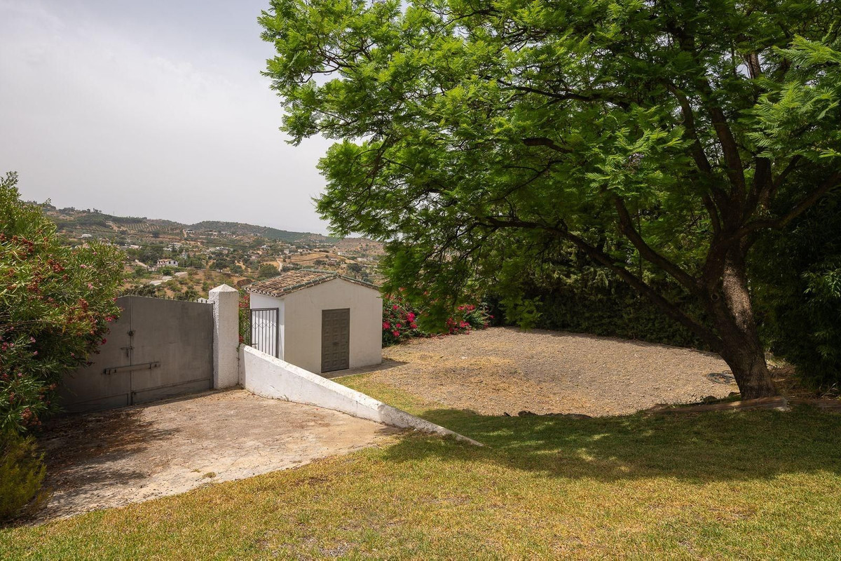 6 Bed Townhouse for sale in Alhaurín El Grande Costa Del Sol, Málaga, Spain