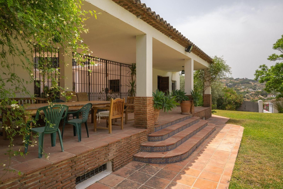 6 Bed Townhouse for sale in Alhaurín El Grande Costa Del Sol, Málaga, Spain