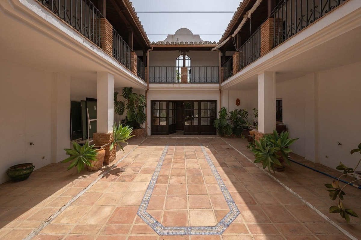6 Bed Townhouse for sale in Alhaurín El Grande Costa Del Sol, Málaga, Spain