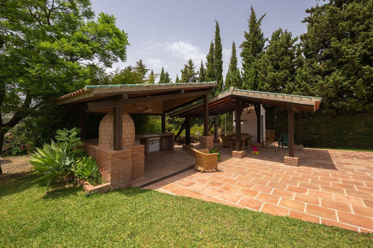 6 Bed Townhouse for sale in Alhaurín El Grande Costa Del Sol, Málaga, Spain