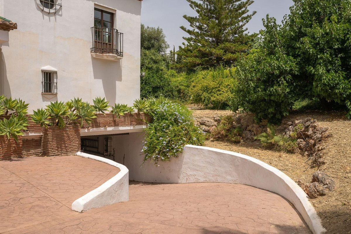 6 Bed Townhouse for sale in Alhaurín El Grande Costa Del Sol, Málaga, Spain