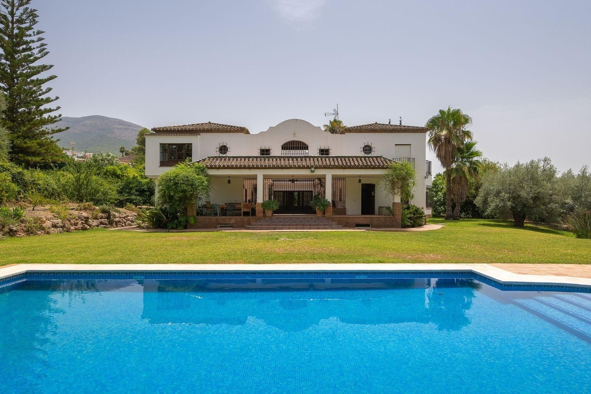 6 Bed Townhouse for sale in Alhaurín El Grande Costa Del Sol, Málaga, Spain