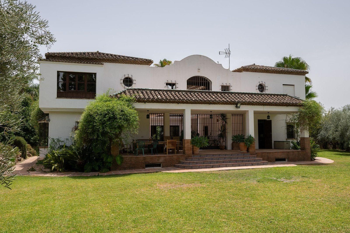 6 Bed Townhouse for sale in Alhaurín El Grande Costa Del Sol, Málaga, Spain
