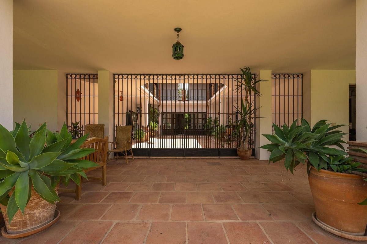 6 Bed Townhouse for sale in Alhaurín El Grande Costa Del Sol, Málaga, Spain