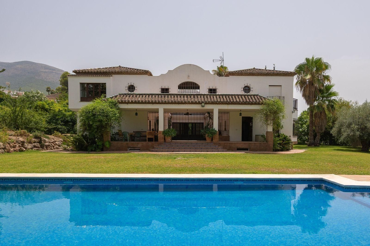 6 Bed Townhouse for sale in Alhaurín El Grande Costa Del Sol, Málaga, Spain