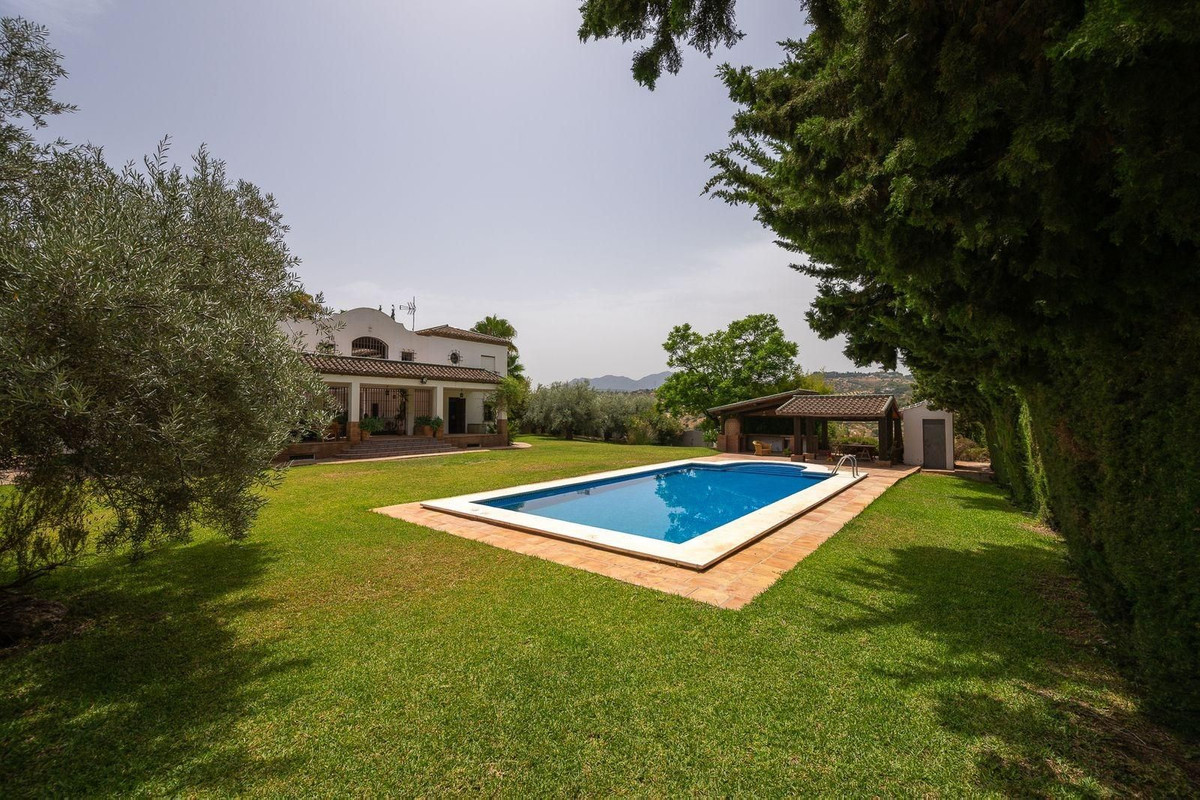 6 Bed Townhouse for sale in Alhaurín El Grande Costa Del Sol, Málaga, Spain