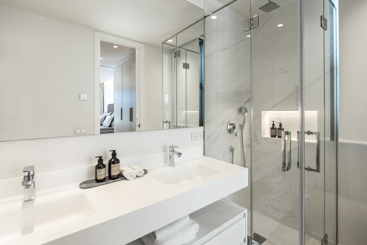 6 Bed Townhouse for sale in Nueva Andalucía Costa Del Sol, Málaga, Spain