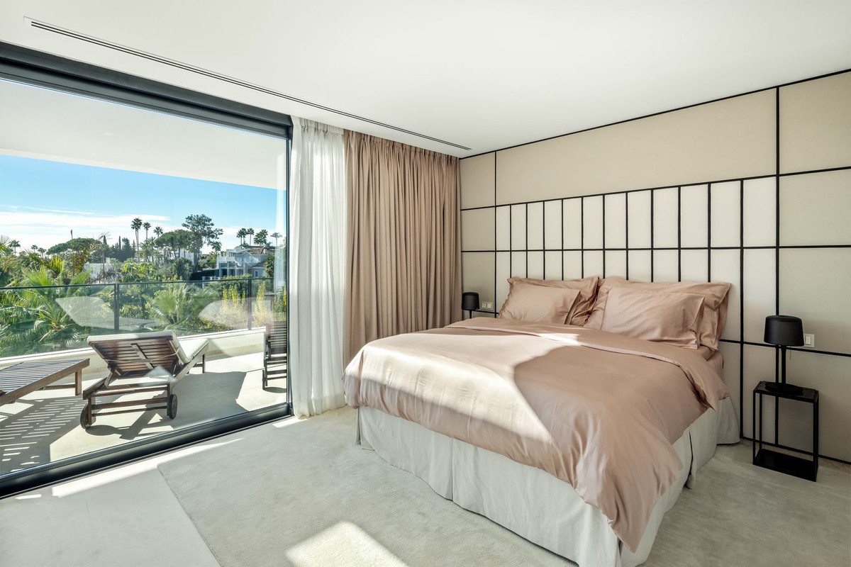 6 Bed Townhouse for sale in Nueva Andalucía Costa Del Sol, Málaga, Spain