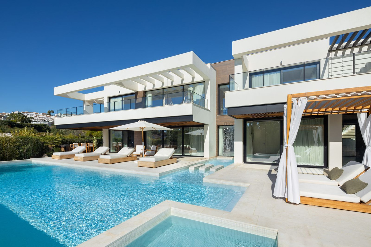 6 Bed Townhouse for sale in Nueva Andalucía Costa Del Sol, Málaga, Spain