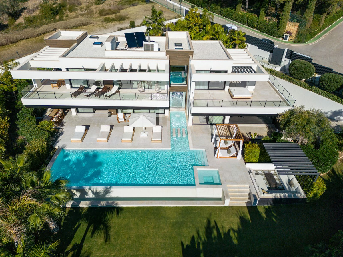 6 Bed Townhouse for sale in Nueva Andalucía Costa Del Sol, Málaga, Spain