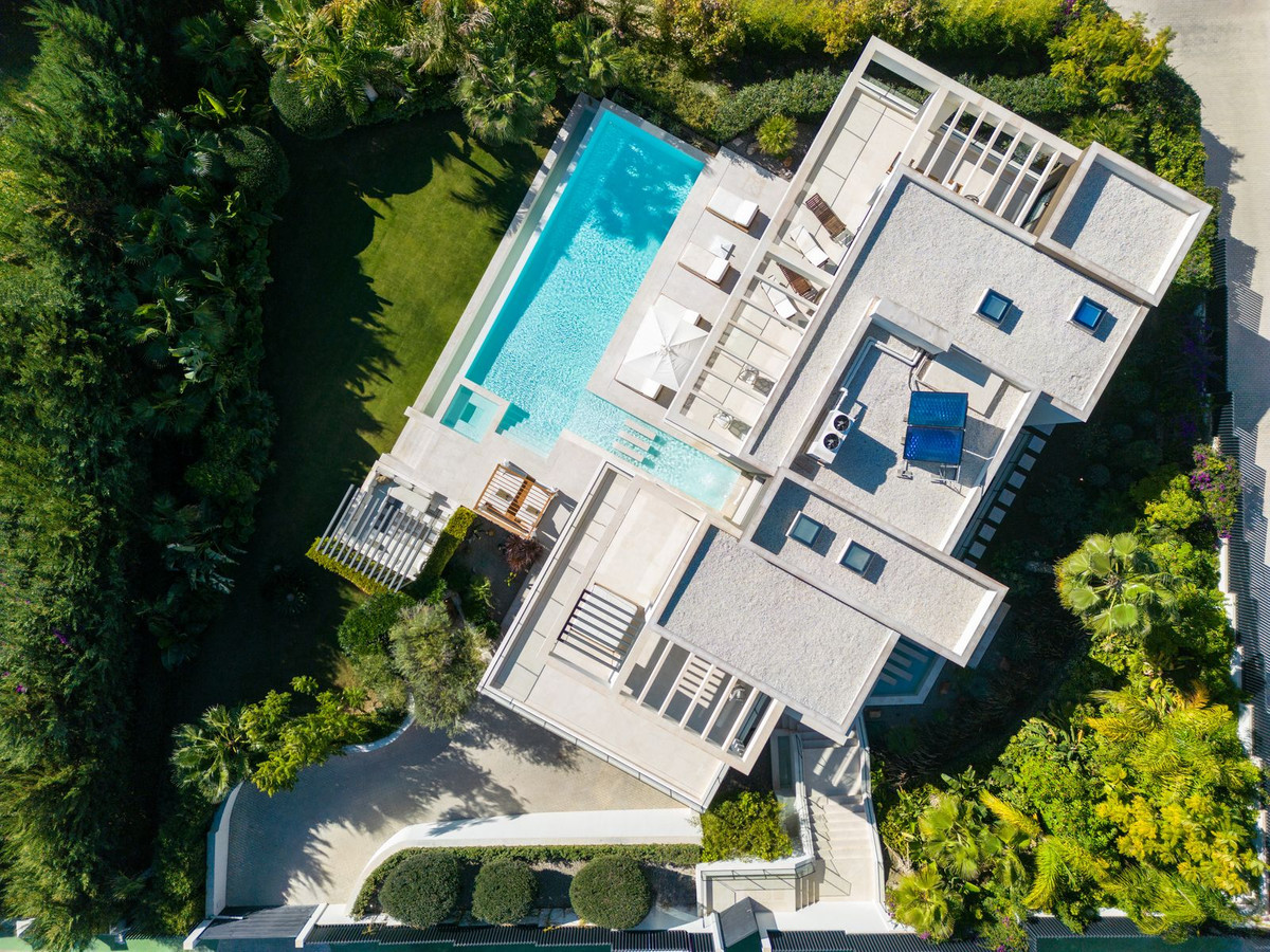 6 Bed Townhouse for sale in Nueva Andalucía Costa Del Sol, Málaga, Spain