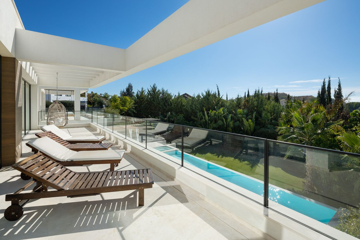 6 Bed Townhouse for sale in Nueva Andalucía Costa Del Sol, Málaga, Spain
