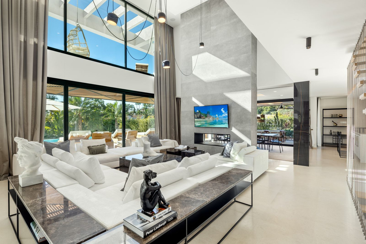 6 Bed Townhouse for sale in Nueva Andalucía Costa Del Sol, Málaga, Spain
