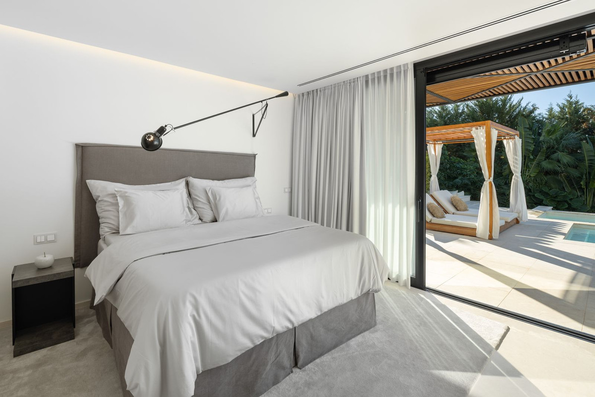 6 Bed Townhouse for sale in Nueva Andalucía Costa Del Sol, Málaga, Spain