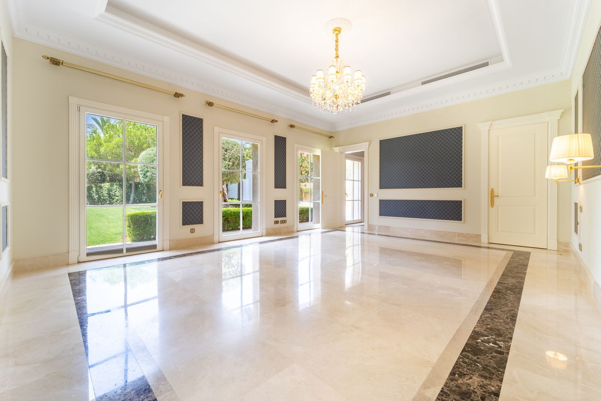 Se vende Villa - Chalet de 10 dormitorios en Costa Del Sol, Málaga, España