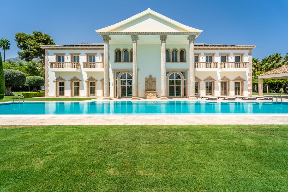 Se vende Villa - Chalet de 10 dormitorios en Costa Del Sol, Málaga, España