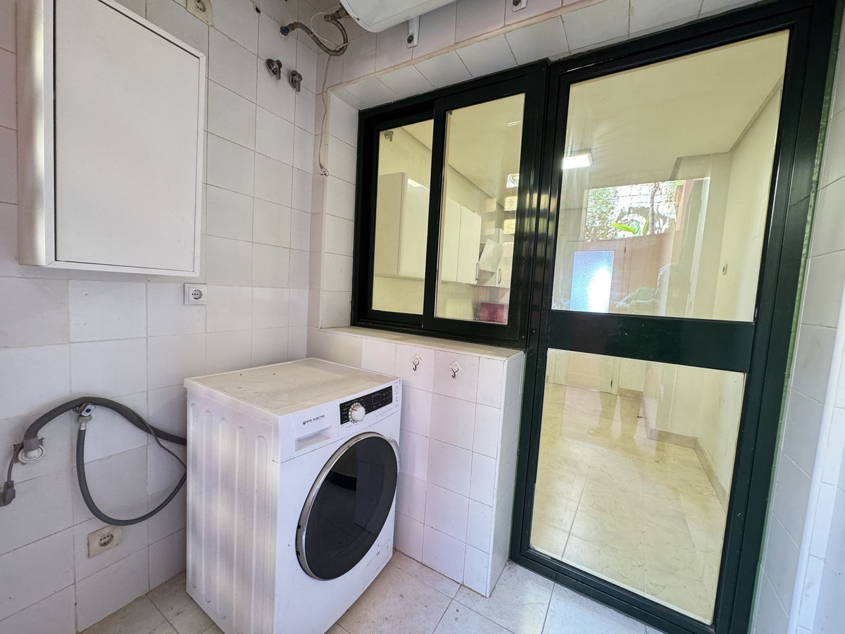 Se vende Apartamento Planta Media de 2 dormitorios en Costa Del Sol, Málaga, España