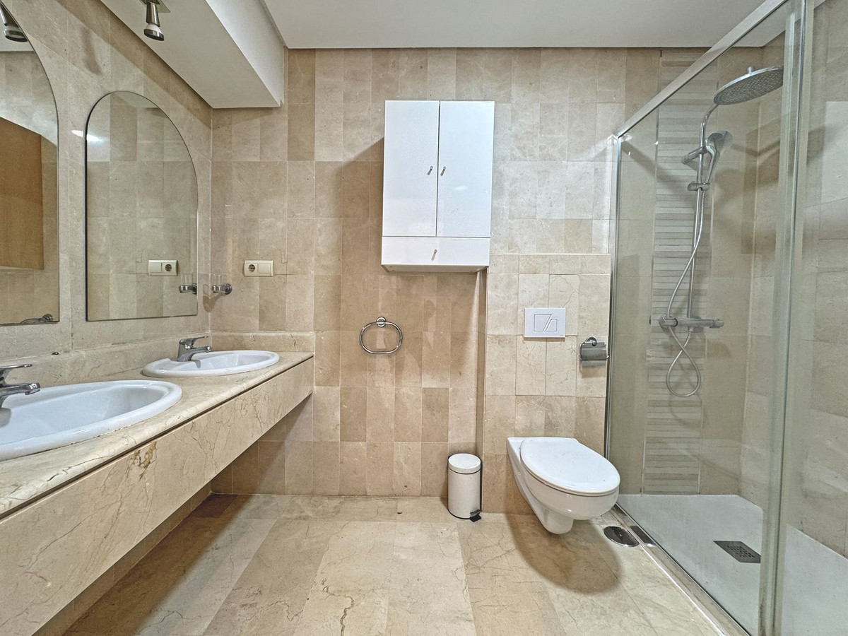 Se vende Apartamento Planta Media de 2 dormitorios en Costa Del Sol, Málaga, España