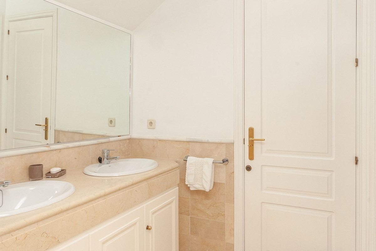 3 Bed Apartment for sale in Elviria Costa Del Sol, Málaga, Spain
