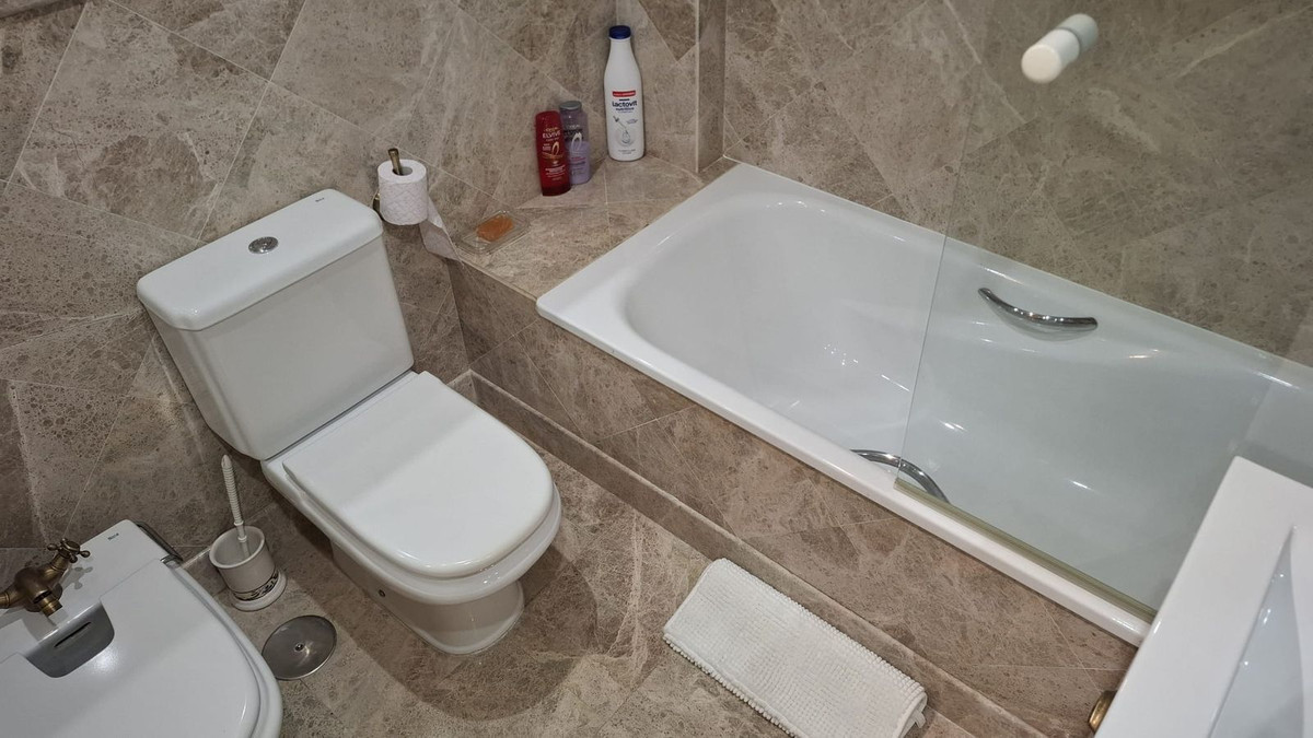 Se vende Apartamento en Planta Última de 2 dormitorios en Costa Del Sol, Málaga, España
