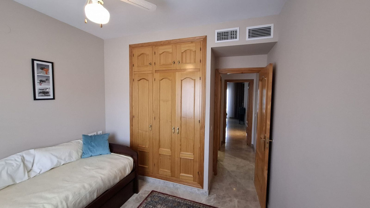 Se vende Apartamento en Planta Última de 2 dormitorios en Costa Del Sol, Málaga, España