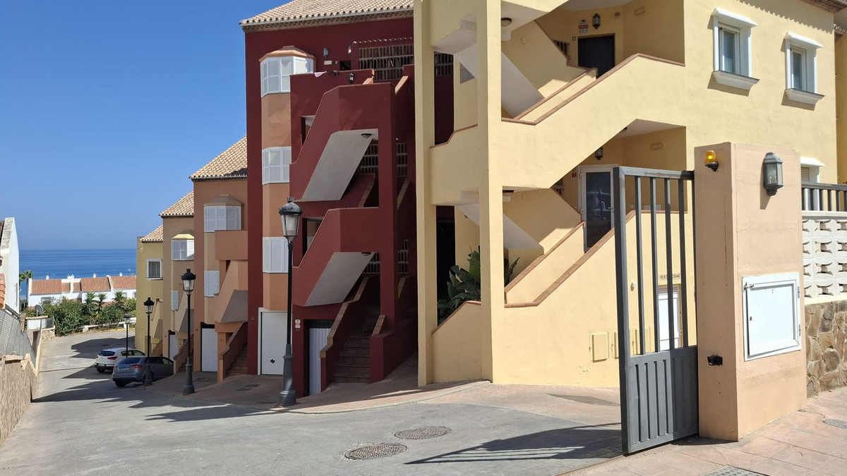 Se vende Apartamento en Planta Última de 2 dormitorios en Costa Del Sol, Málaga, España
