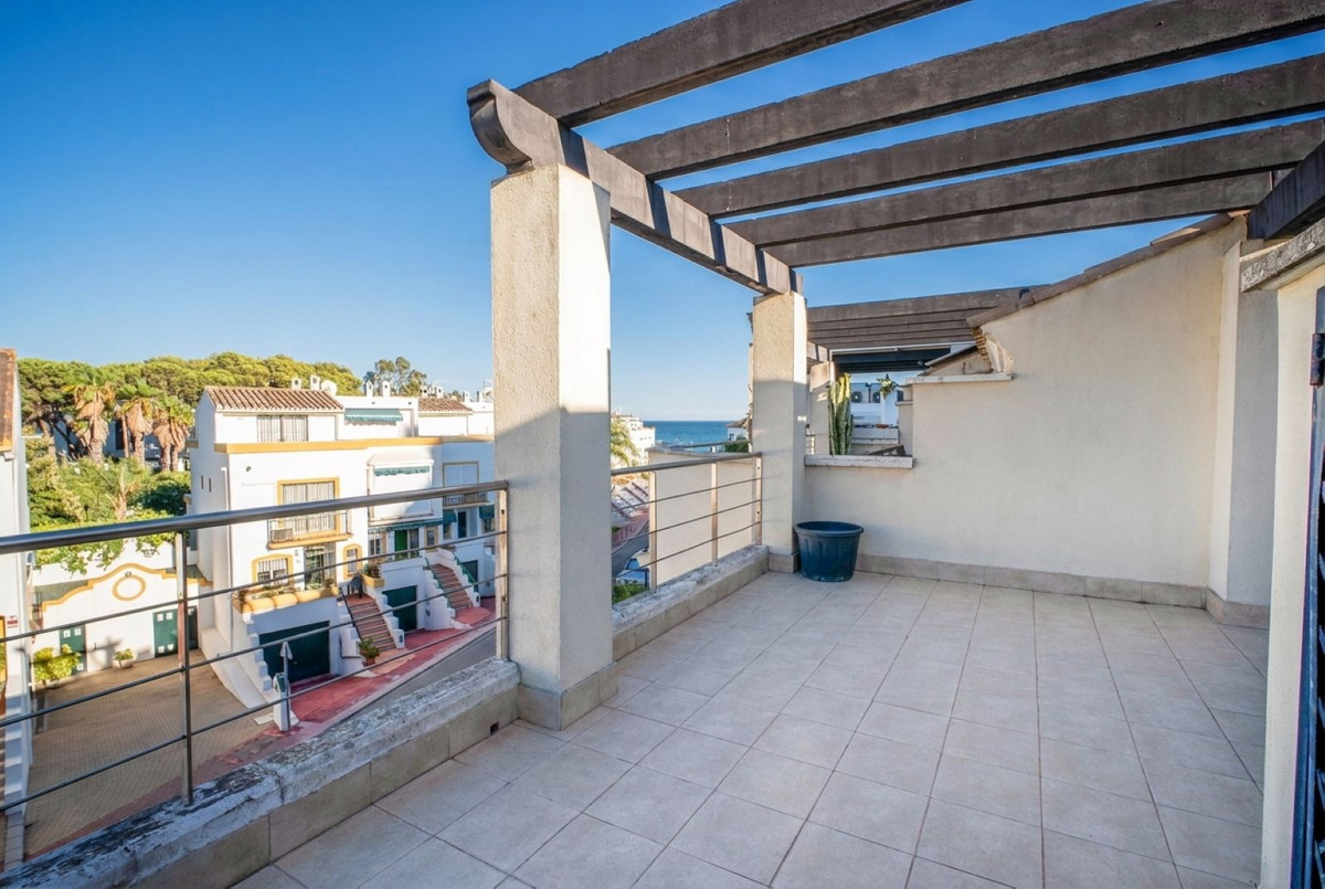 4 Bed Townhouse for sale in Estepona Costa Del Sol, Málaga, Spain