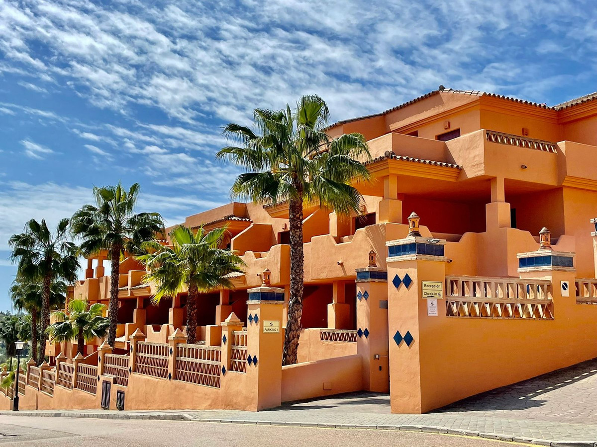 1 Bed Apartment for sale in Benahavís Costa Del Sol, Málaga, Spain