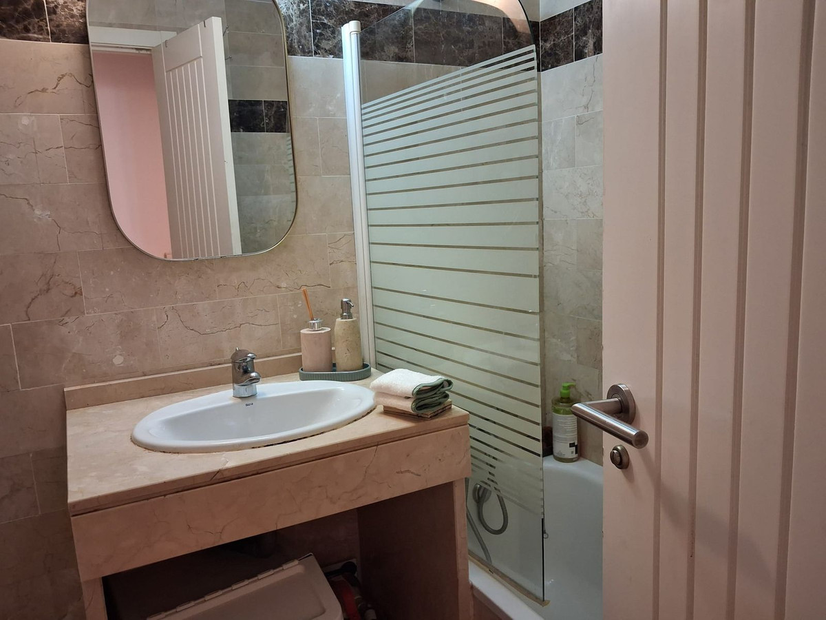 1 Bed Apartment for sale in Benahavís Costa Del Sol, Málaga, Spain